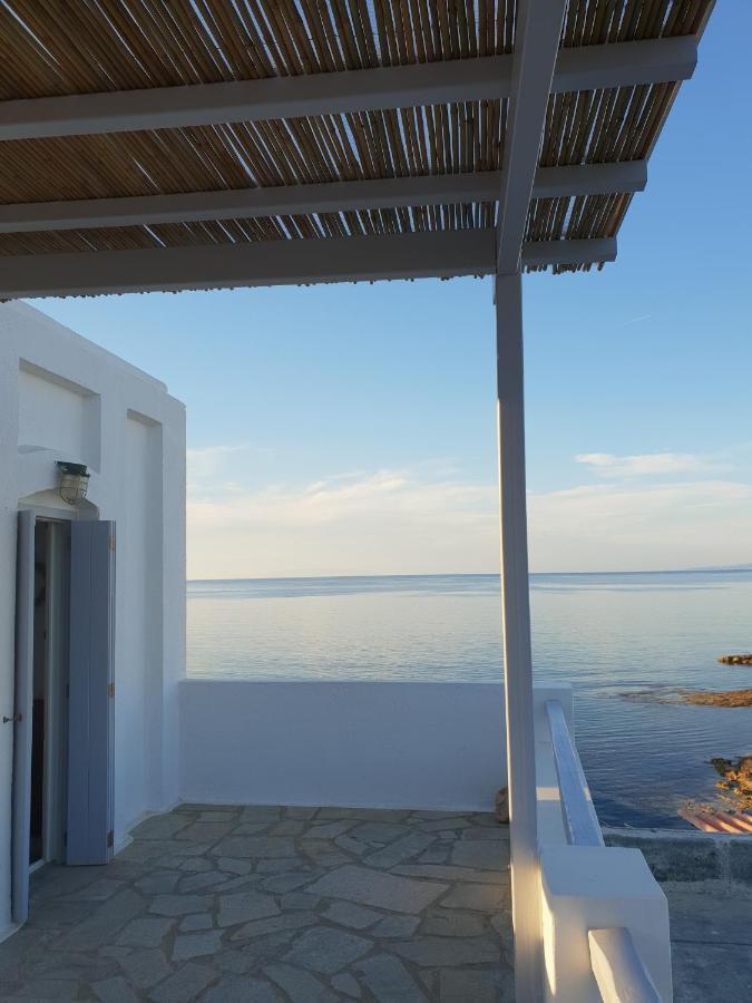 Traditional Waterfront House Mandrakia Exterior photo