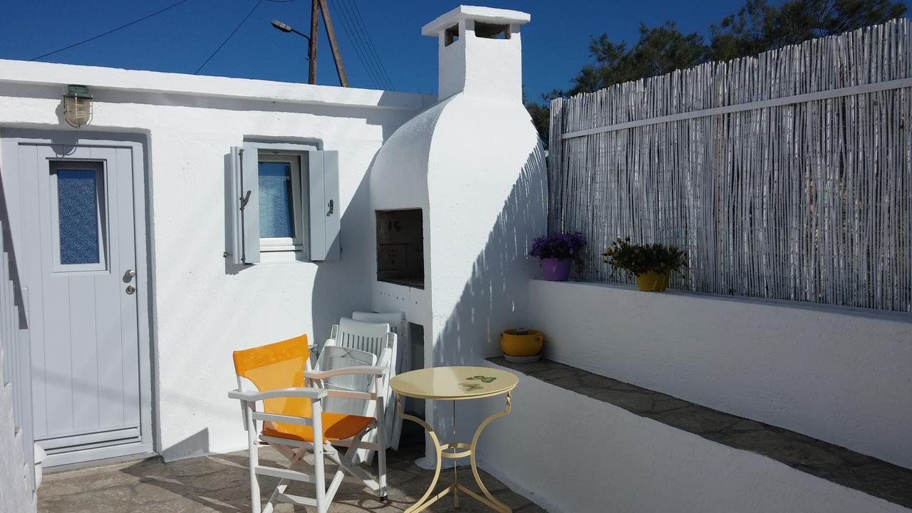 Traditional Waterfront House Mandrakia Exterior photo